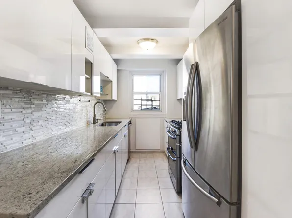 520 East 76th Street 11C image 2 of 12