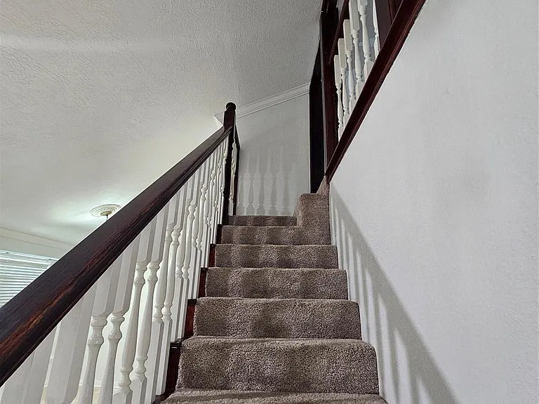 2715 Ashington Dr — Photo 13