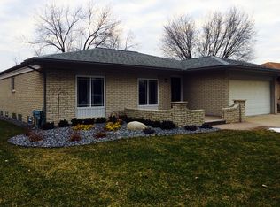 3484 Eagle Dr, Troy, MI 48083