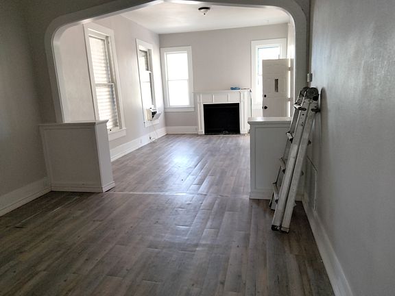 3rd image of 525 E Huisache Ave