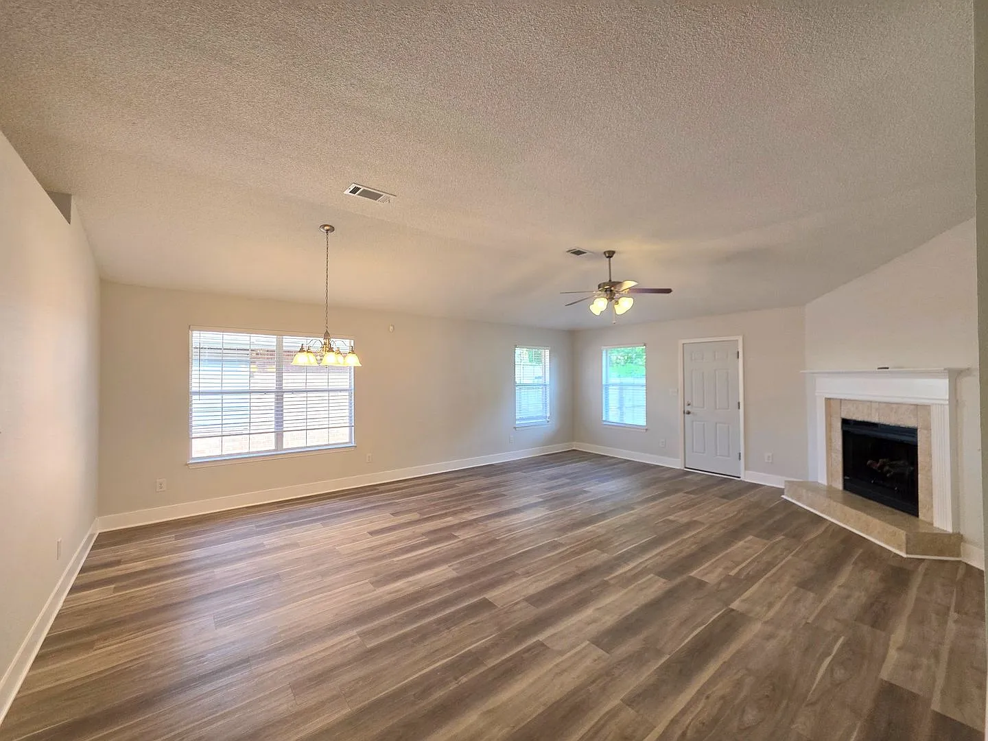 Nicely updated 3BR/2BA Home — Photo 4