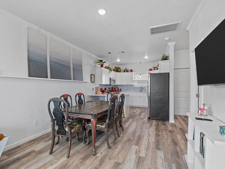 139 W Palm St — Photo 11