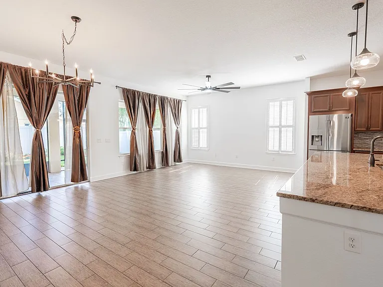 10667 Cardera Dr — Photo 11
