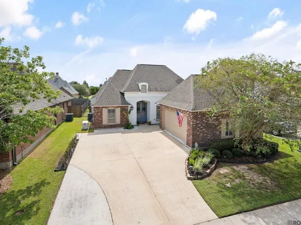 8915 Fox Gate Dr, Baton Rouge, LA 70809