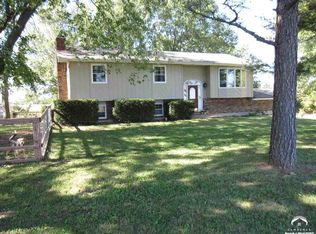 679 E 550th Rd, Lawrence, KS 66047