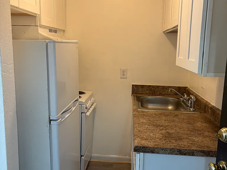 200 Pullman Ave #7 — Photo 4