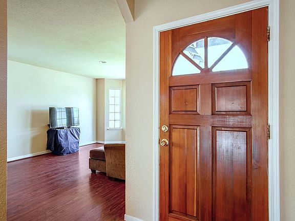 4th image of 871 Brittany Cir