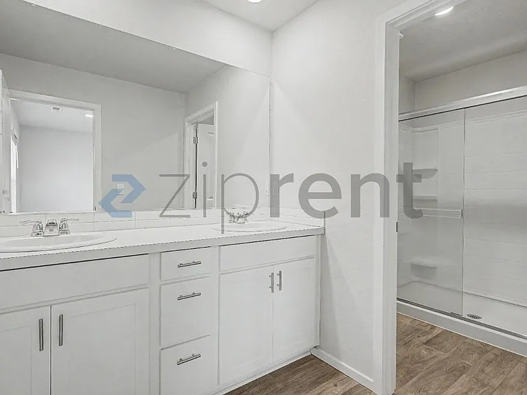 555 Stoller St — Photo 25