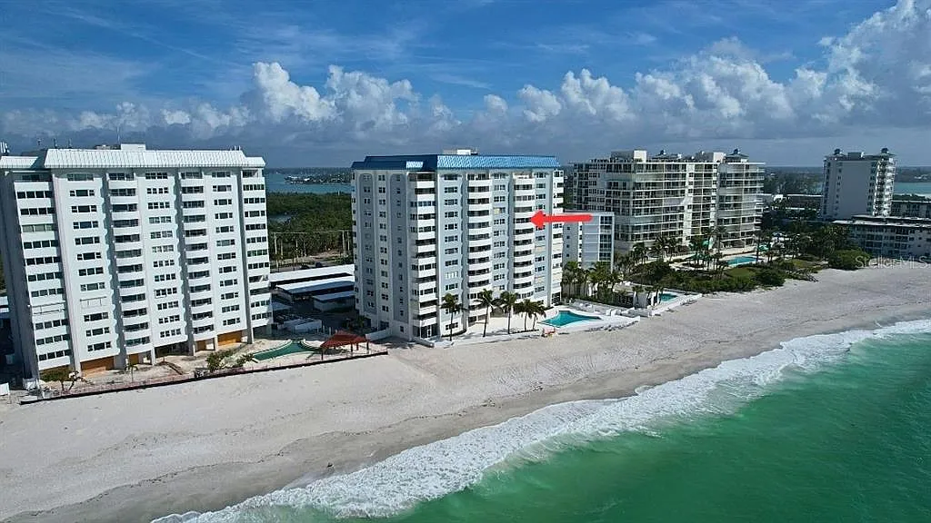 2 bed, 2.0 bath, 1364 sqft, $9,400 — Photo 1