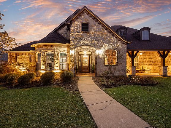 3rd image of 228 Crystal Ct