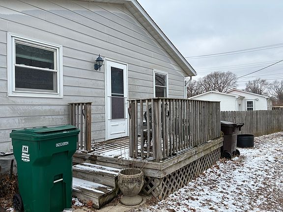 3rd image of 511 E 8th St