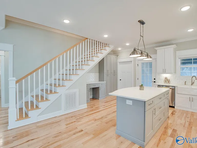 1405 Stevens Ave NE — Photo 9