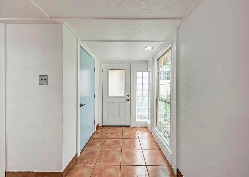 1st image of 1811 Brookhaven Dr