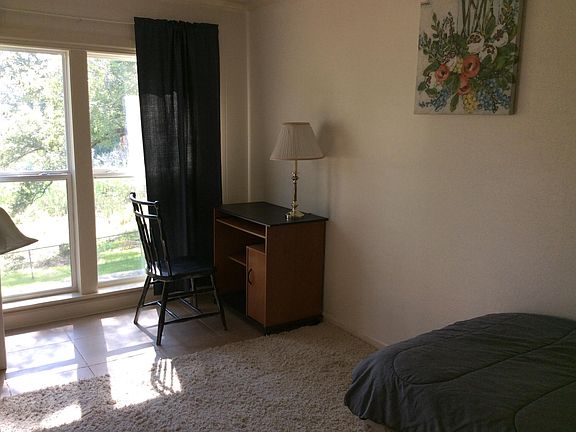 5th image of 645 Dye St #B