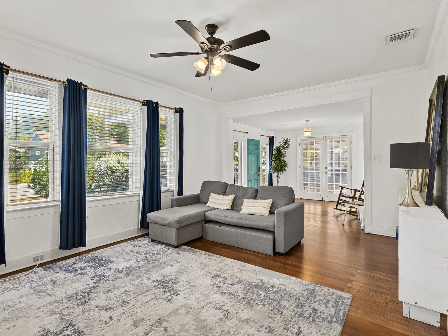 4 bed, 1838 sqft, $3,200 — Photo 4
