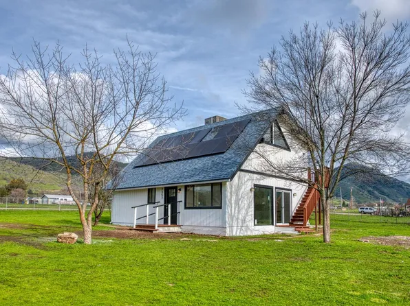 7357 Live Oak Dr, Sanger, CA 93657