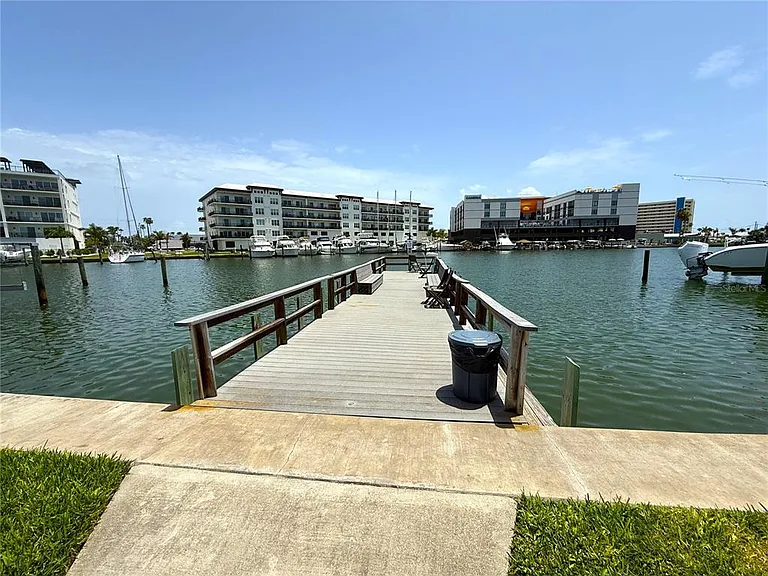 179 Medallion Blvd #C — Photo 20
