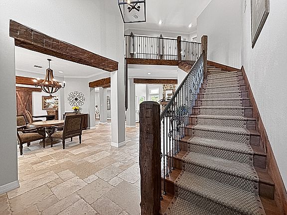 3rd image of 909 Higginbotham Ln