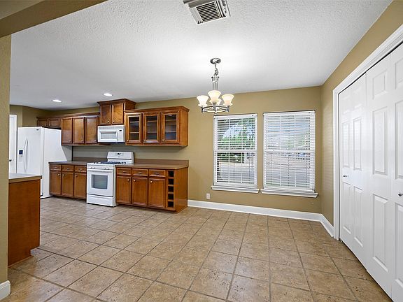 5th image of 127 Marlin Ave