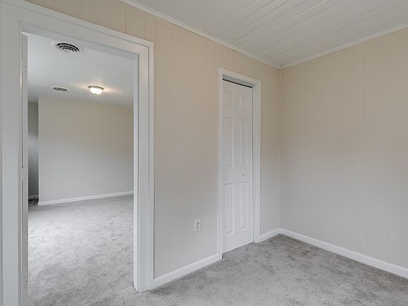 5th image of 3903 W Chatham Dr