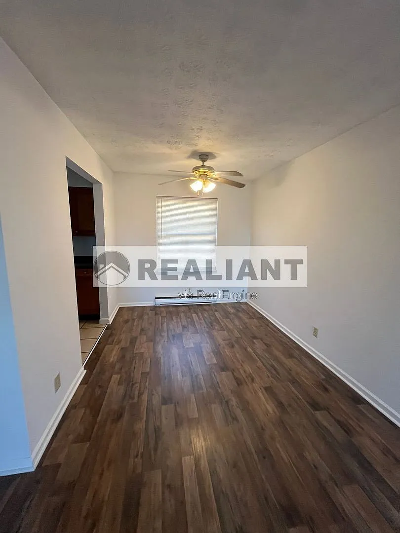 2 bed, 1.0 bath, $1,045 — Photo 4