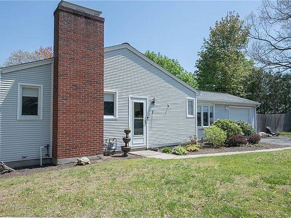 3rd image of 1 Knollwood Dr