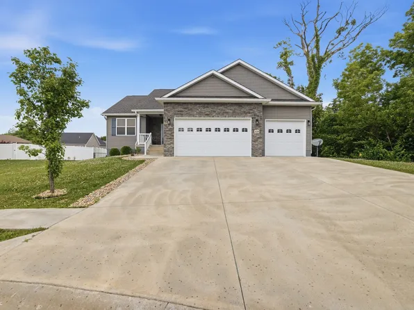 128 Woods Edge Blvd, Greencastle, IN 46135
