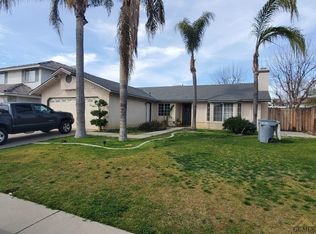 2207 5th Dr, Delano, CA 93215