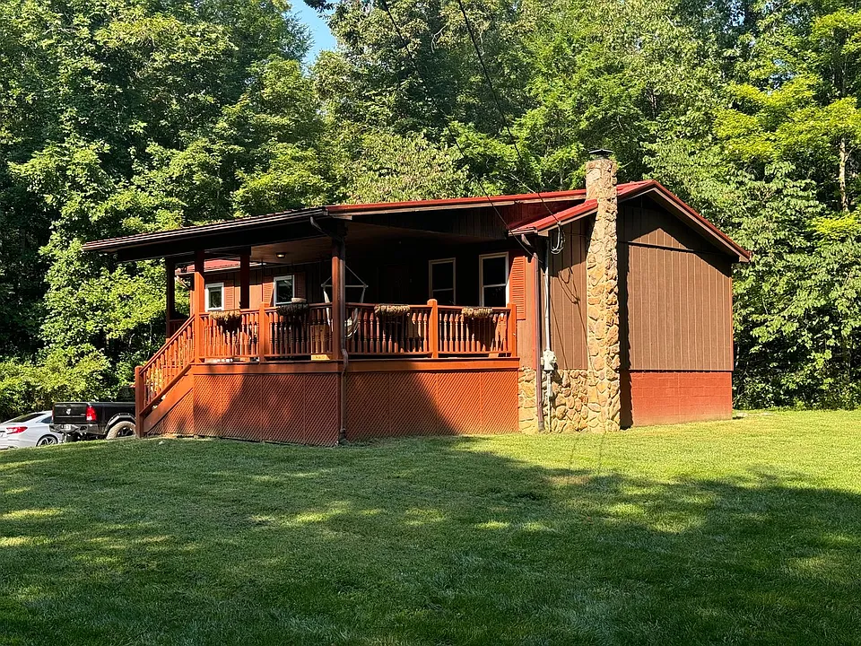 32 Brown Ln