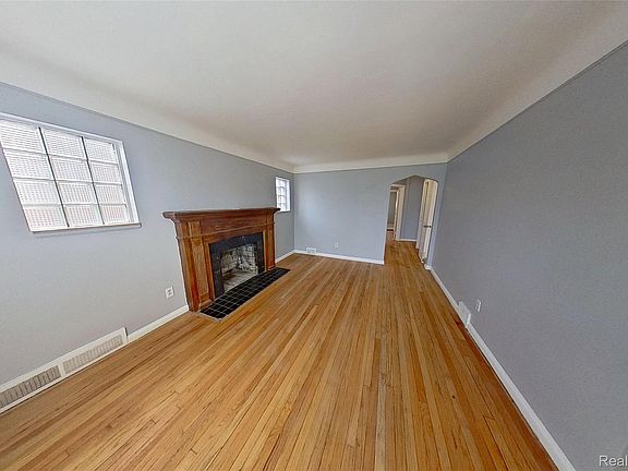 5th image of 18665 Birwood St