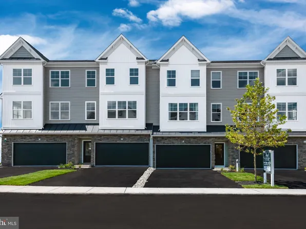 16 Warren Dr #8, Chalfont, PA 18914