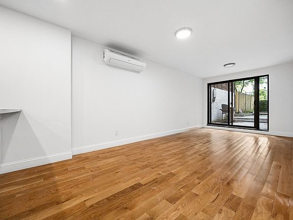 3rd image of 521 Decatur St #1B