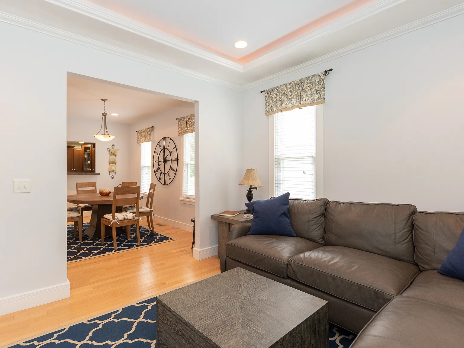 3 bed, 1248 sqft, $1,900 — Photo 2