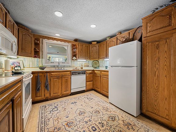 5th image of 12 Laurel Circle