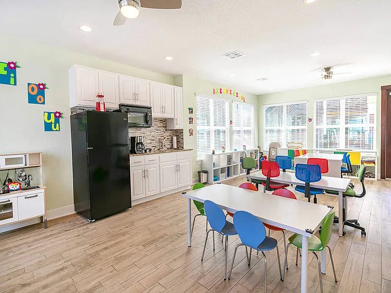 Los Prados Apartment Homes — Photo 20