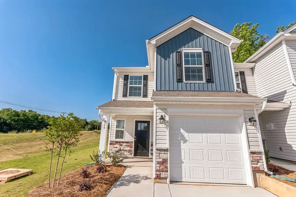 L Attitude 34 Dillard Creek — Photo 1
