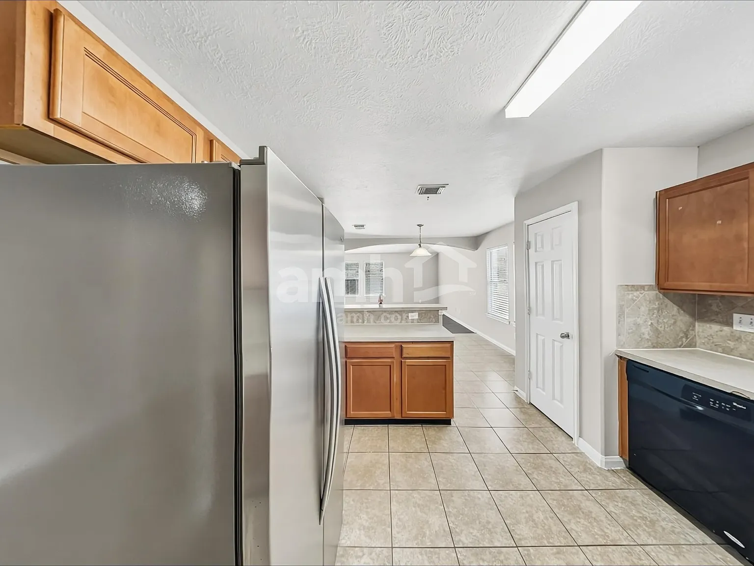 4 bed, 3.5 bath, 2553 sqft, $2,415 — Photo 3