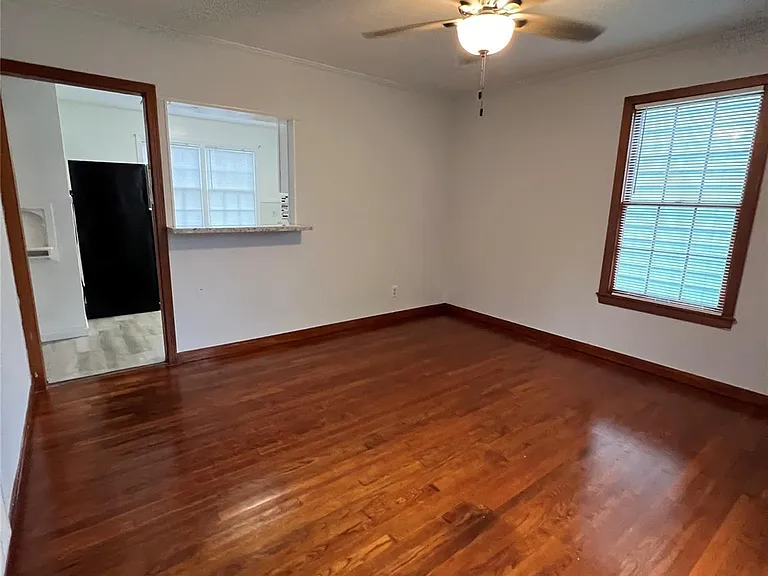 4711 Avenue R 1/2 — Photo 15