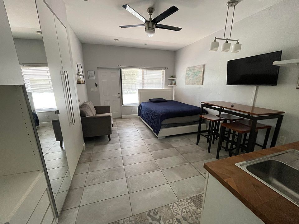 1st image of 824 NE 4th St #2