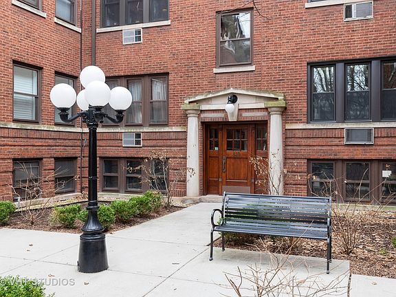 4th image of 819 W Lake St #2W
