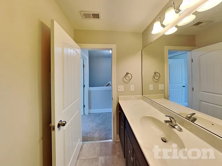 70 Hilldebrant Dr — Photo 17