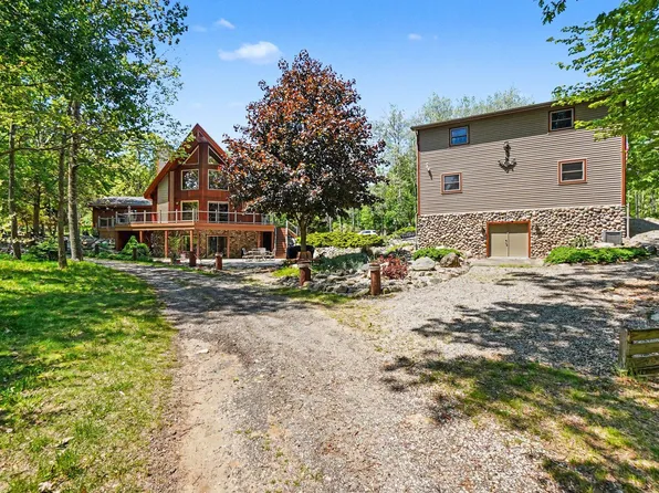 2000 Granada Ct, Weidman, MI 48893