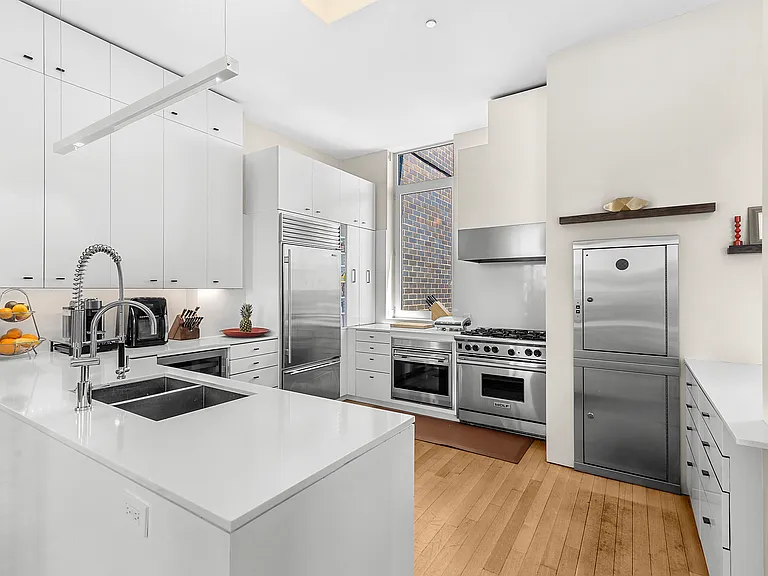 300 E 79th St #PHCD — Photo 7