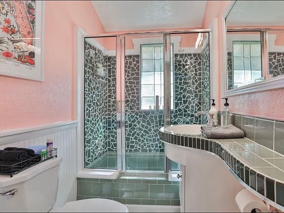 5th image of 1105 E Lambright St