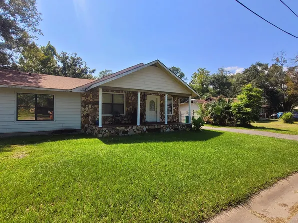 4507 2nd St, Moss Point, MS 39563