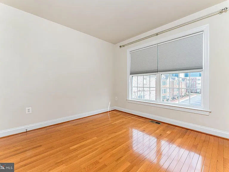 8032 Reserve Way — Photo 16