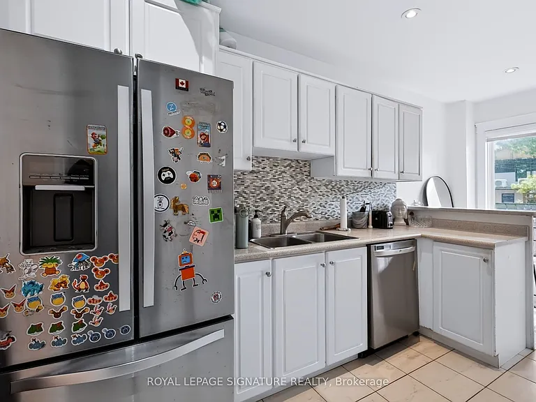 37 Strathcona Ave — Photo 8