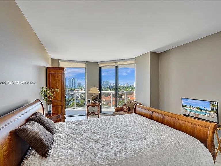 3600 Yacht Club Dr #904 — Photo 45