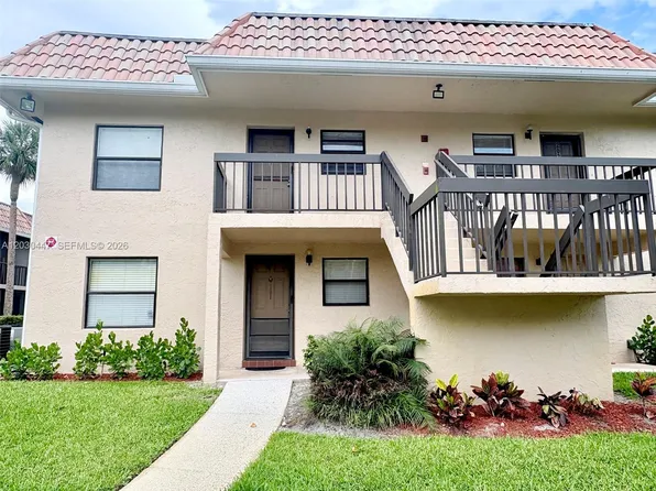 6832 Palmetto Cir S APT 201, Boca Raton, FL 33433