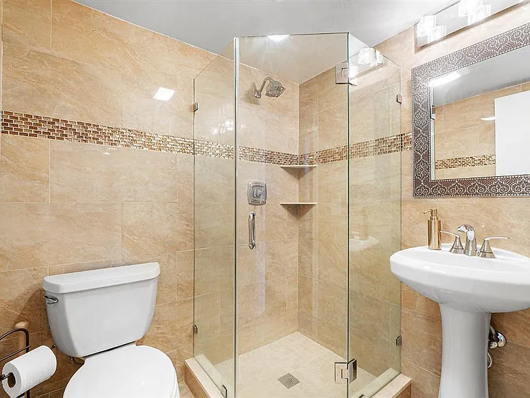 800 SE 20th Ave #407 — Photo 17